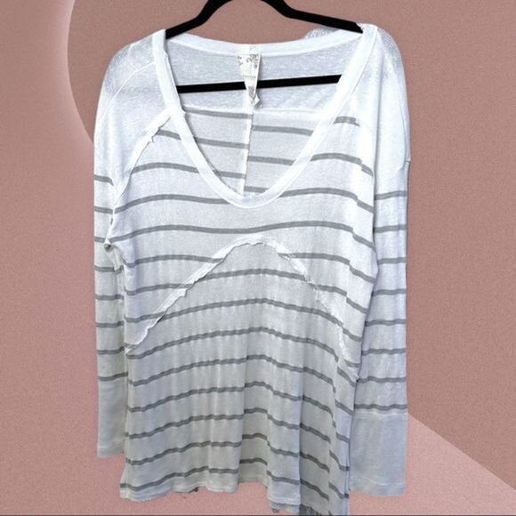 Anthropologie Blu Pepper Long Sleeve V-neck Top with Raw Asymmetrical Hem - Picture 4 of 9